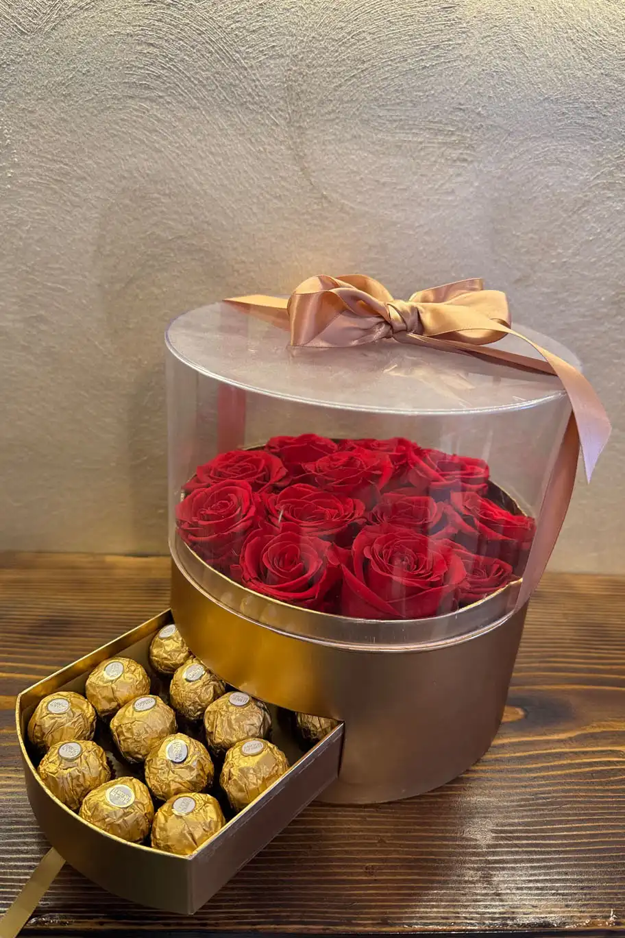 Cvjetni aranžman u flower box kutiji.