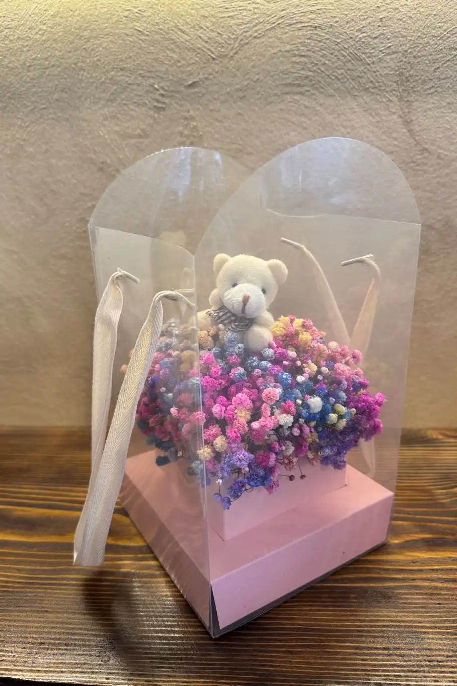 Cvjetni aranžman u flower box kutiji.
