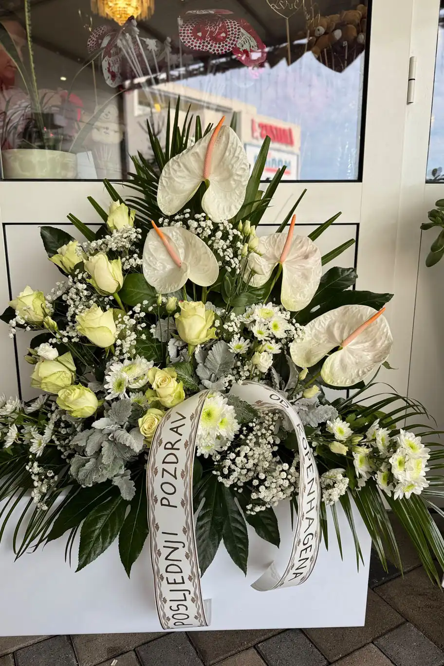 Cvjetni aranžman u flower box kutiji.
