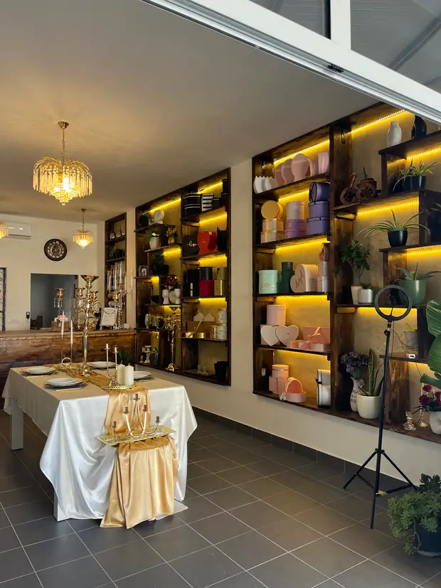 MaK Boutique showroom in Split with flower box shelves and decorative styling
